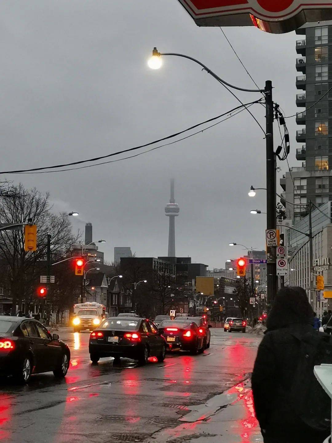 皇冠登3管理出租
_父母卖房凑数十万学费皇冠登3管理出租
,女孩在加拿大留学一年后退学回国自考专科