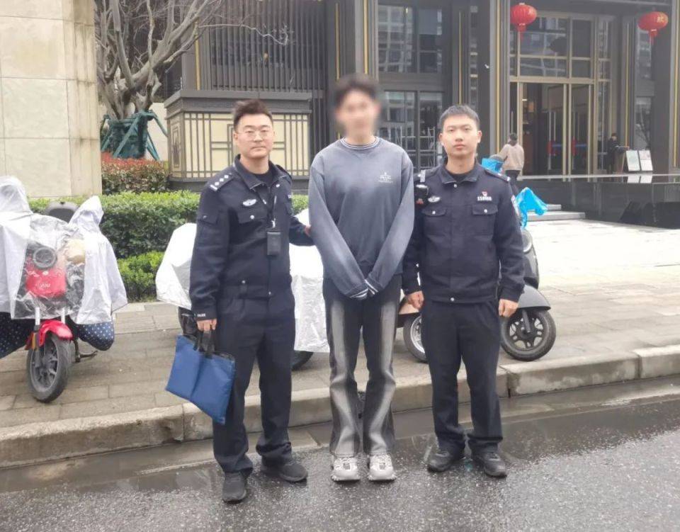 皇冠信用最新地址
_假装“富二代”骗1000万后打赏主播700万皇冠信用最新地址
,警方:已刑拘