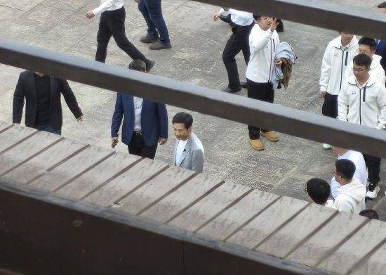 皇冠信用網去哪里弄
_雷军回武汉大学了登上热搜!网传雷军与雷军班同学合影皇冠信用網去哪里弄
,小米王化:小米科技园门口就有武大赠送的99株樱花树