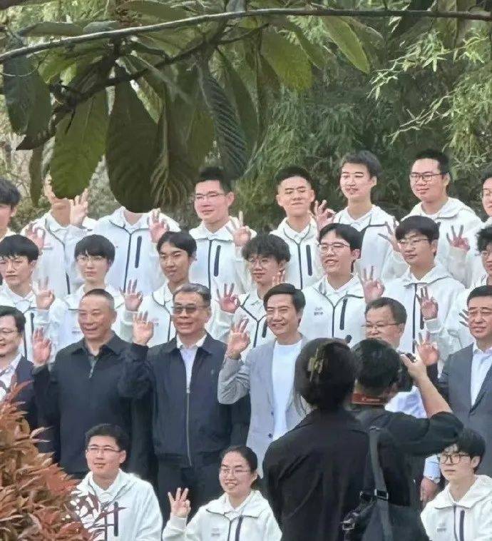 皇冠信用網占成代理_雷军回应如何保持好身材：英语不好已经让母校“蒙羞”皇冠信用網占成代理，不能再形象欠佳