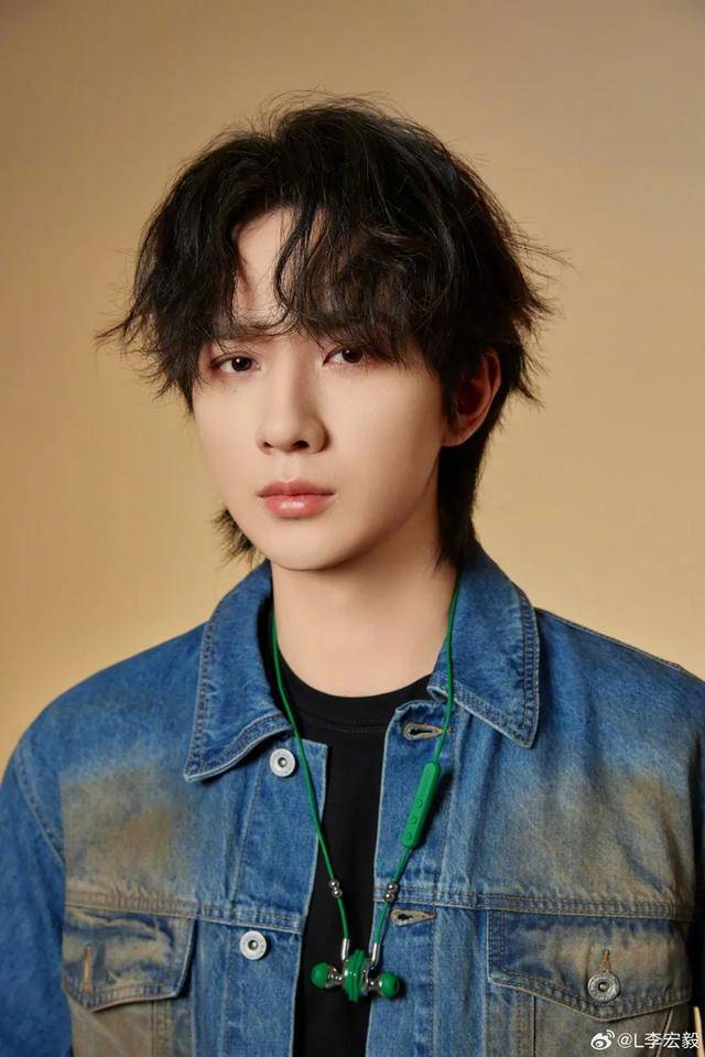 皇冠体育App下载
_冲上热搜皇冠体育App下载
!知名男演员机场发飙怒吼“走开”!