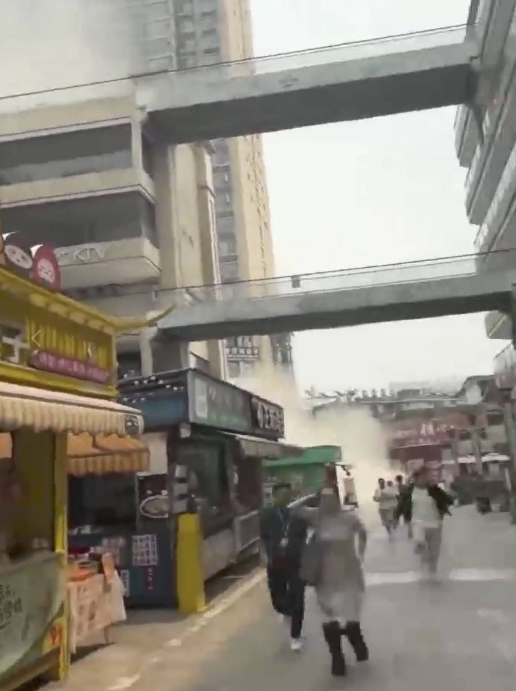 皇冠信用网庄家
_缅甸突发7.9级地震!云南瑞丽居民:市中心高楼掉砖石皇冠信用网庄家
,楼顶水像瀑布倾泻