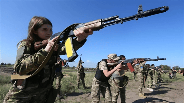 皇冠信用網代理
_眼看美欧靠不上皇冠信用網代理
,乌克兰妇女迎着枪林弹雨,深入俄军阵地厮杀