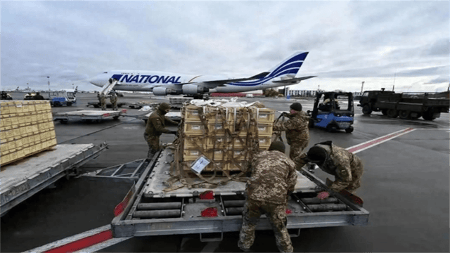 皇冠信用網代理
_眼看美欧靠不上皇冠信用網代理
,乌克兰妇女迎着枪林弹雨,深入俄军阵地厮杀