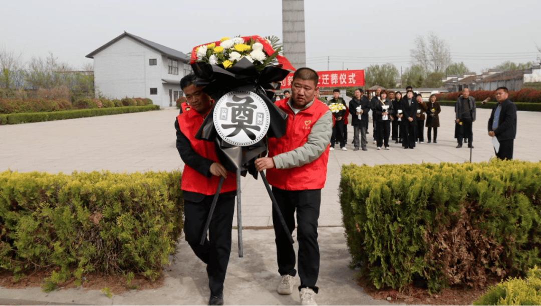 皇冠信用網在线申请
_实弹演习中不幸牺牲皇冠信用網在线申请
,商丘籍刘新纪烈士骨灰安葬回乡