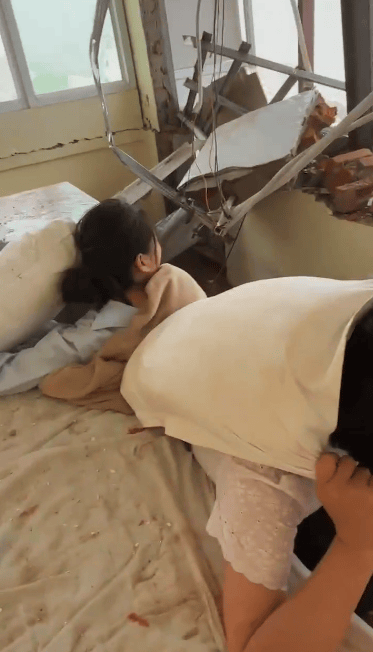 皇冠登3代理申请
_“我女朋友脚筋断了皇冠登3代理申请
,希望能回国治疗!”曼德勒一倒塌酒店还有华人被困,急盼救援