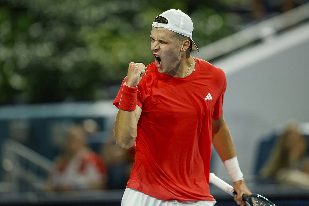 皇冠信用網账号
_德约无缘100冠皇冠信用網账号
!迈阿密站:19岁门希克两盘抢七夺生涯首冠