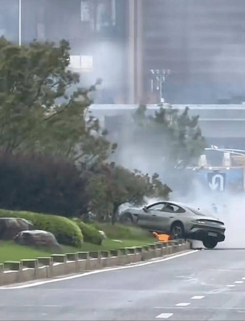 怎么开皇冠信用平台
_小米SU7高速碰撞爆炸致3人死亡怎么开皇冠信用平台
,事故原因引关注