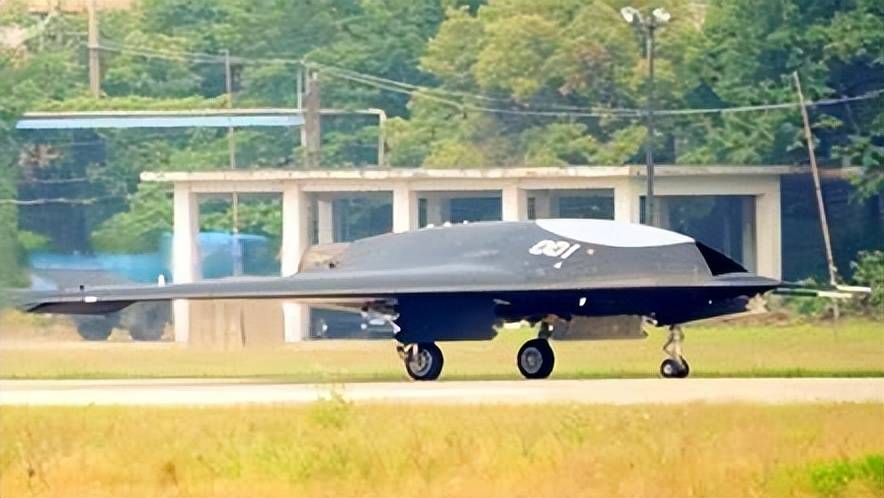 信用网皇冠申请注册_太强了！研发十六年的攻击-11信用网皇冠申请注册，是为歼-36、歼-20S和076准备的？