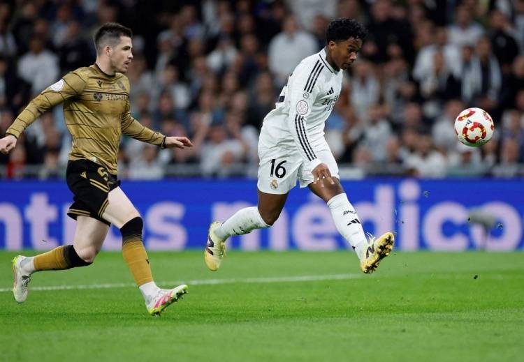 皇冠信用哪里申请
_90分钟战报-皇马3-4皇社总分4-4 维尼修斯两助攻+失单刀