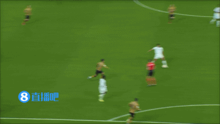 皇冠信用哪里申请
_90分钟战报-皇马3-4皇社总分4-4 维尼修斯两助攻+失单刀