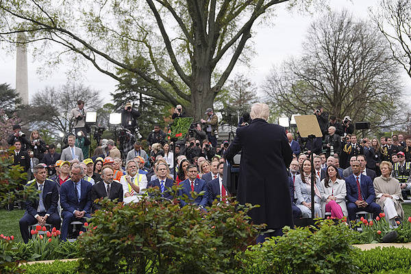 信用网怎么开户
_美媒感慨:不像加拿大和欧盟信用网怎么开户
,面对特朗普关税威胁,中国毫不退缩