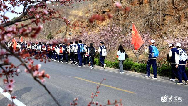 皇冠信用网怎么弄
_临沂二中两千余名师生徒步15公里赴大青山 用脚步丈量信仰的厚度