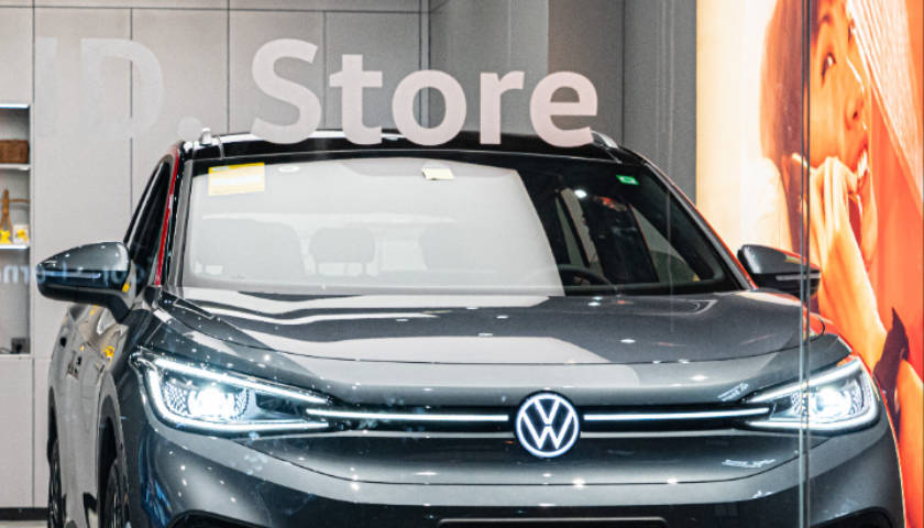 皇冠信用网出租代理_大众汽车火速提价应对美25%关税皇冠信用网出租代理，多家车企正考虑跟进