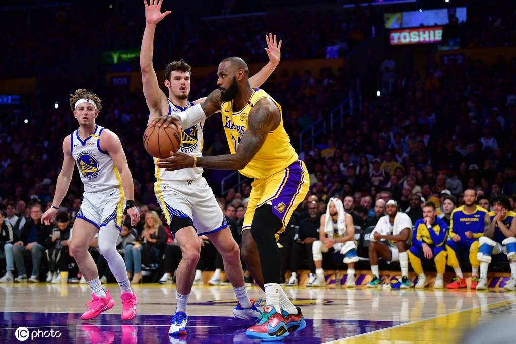 皇冠信用网代理注册
_库里37+6詹姆斯33+5+9 勇士拒绝横扫力克湖人