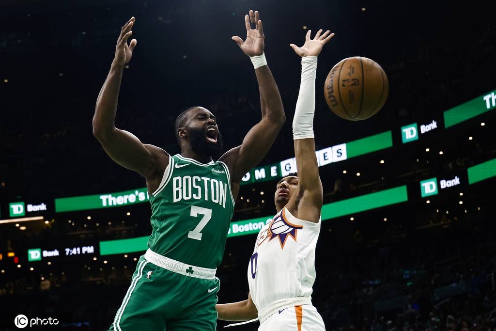 皇冠皇冠信用網平台
_布朗31分塔图姆23+8+8 布克37分太阳不敌绿军吞5连败