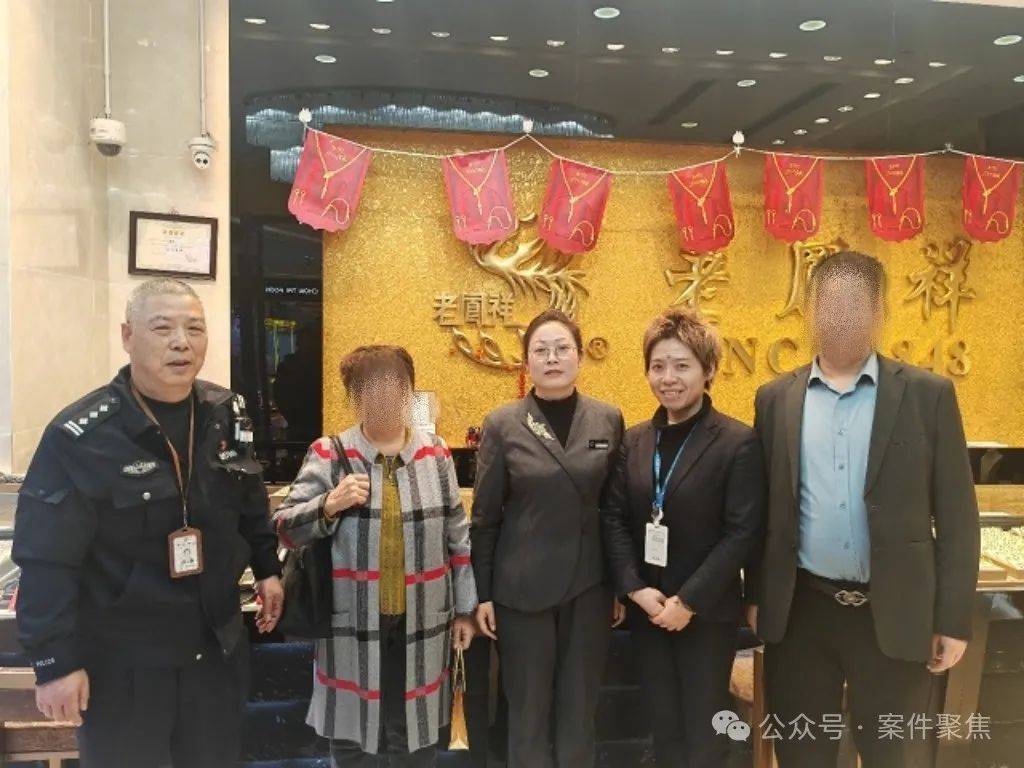 皇冠足球平台代理
_老太太收到“通缉令”皇冠足球平台代理
,坐飞机回国买140多万金条:我在配合“国家保密局”工作!