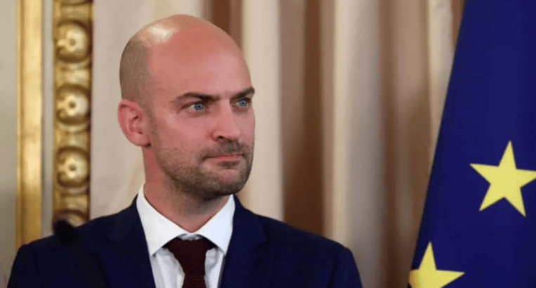 皇冠登3管理出租
_中法发布联合声明皇冠登3管理出租
,给特朗普送了份“大礼”,法外长一语轰动舆论