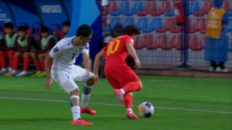 皇冠信用網账号申请
_半场-国少暂1-1乌兹别克斯坦 张城瑞补射破门依合散神扑救险