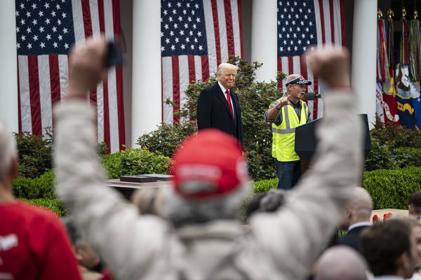 皇冠登1登2登3申请
_美媒严厉批评:拿出关税昏招皇冠登1登2登3申请
,特朗普要为美国经济负总责