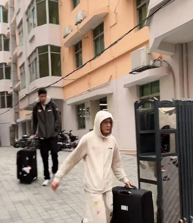 皇冠信用網在线开户
_杜锋带13人出征上海!4外援+23兄弟皇冠信用網在线开户
,贝贝获重用