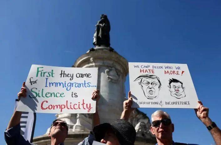 反恐精英
_哄堂大笑!对等关税生效反恐精英
,第一个倒下的国家竟是美国自己?