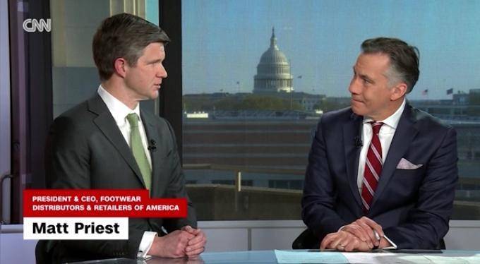 足球角球
_美机构总裁:美国加税或让“150美元的球鞋涨到230美元”