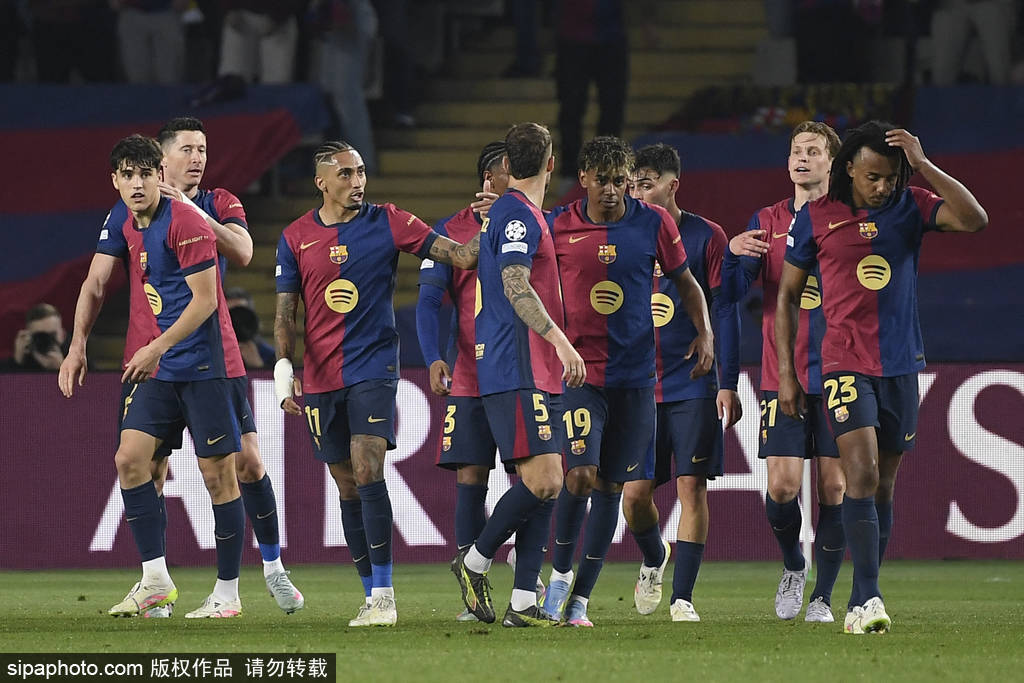 德国丙组联賽
_欧冠-莱万2球弑旧主亚马尔拉菲尼亚破门 巴萨4-0多特