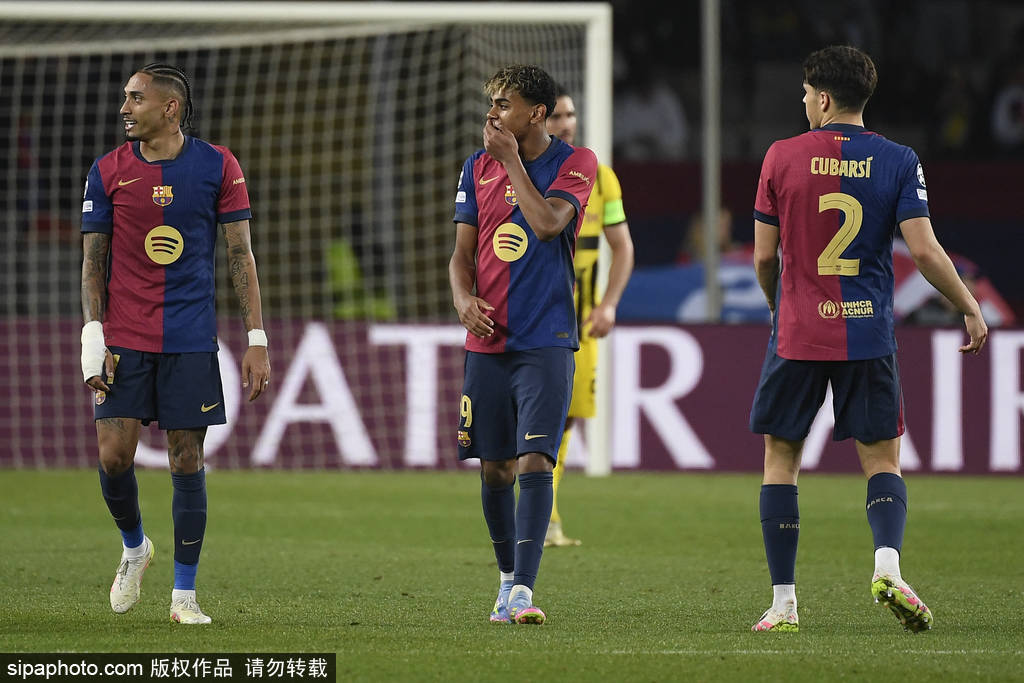 德国丙组联賽
_欧冠-莱万2球弑旧主亚马尔拉菲尼亚破门 巴萨4-0多特