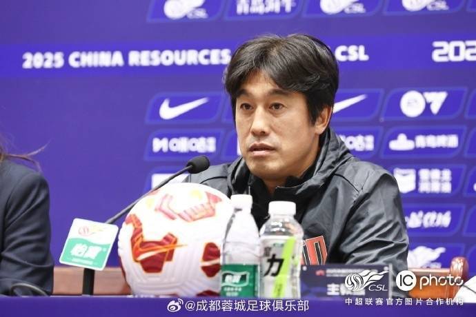 传说对决: ROV PRO LEAGUE(5场
_成都蓉城队主教练徐正源和球员古尔芬克尔出席传说对决: ROV PRO LEAGUE(5场
了赛前新闻发布会