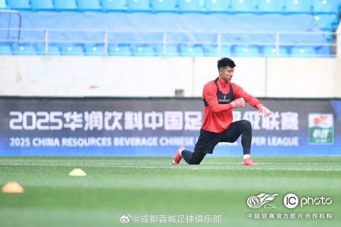 传说对决: ROV PRO LEAGUE(5场
_成都蓉城队主教练徐正源和球员古尔芬克尔出席传说对决: ROV PRO LEAGUE(5场
了赛前新闻发布会