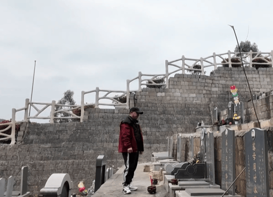 皇冠信用網登1,登2,登3出租_贵阳一男子到公墓祭奠亡妻皇冠信用網登1,登2,登3出租，却发现骨灰竟然不见了！得知真相后，他心酸又无奈......