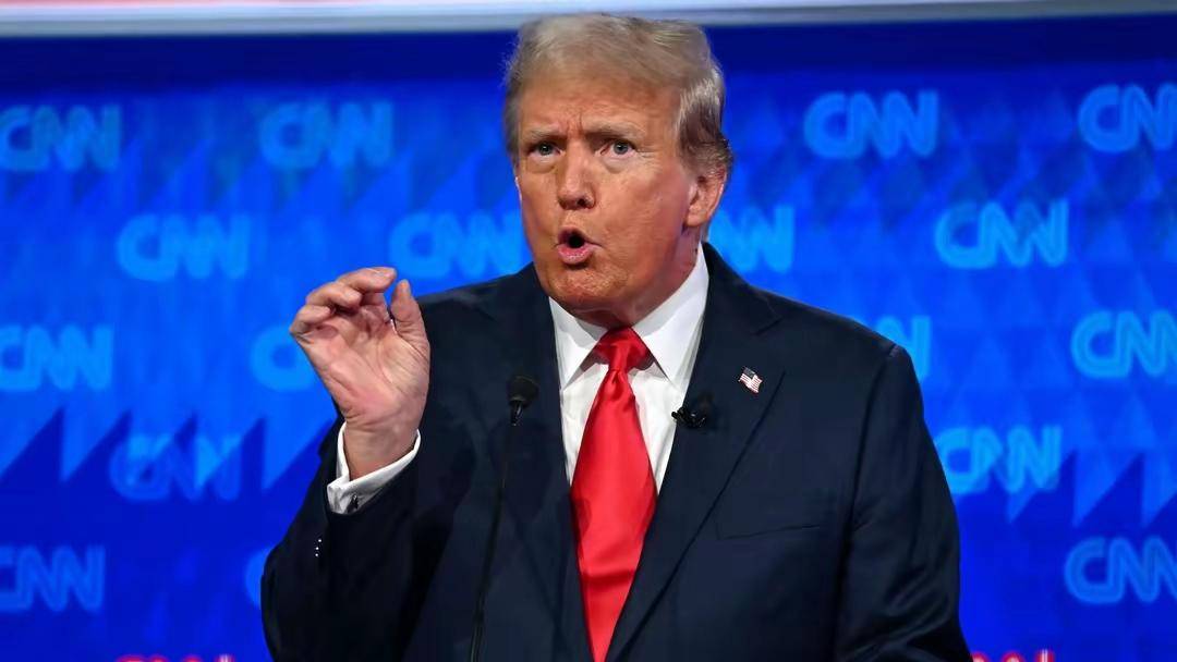 皇冠皇冠代理平台
_准备登机离国皇冠皇冠代理平台
,78岁特朗普上任首访,中方火速致电,对美称呼已变