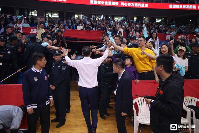 hga026如何注册
_强硬拿下天王山之战!青岛男篮大比分2-1浙江广厦hga026如何注册
,距四强仅一步之遥!