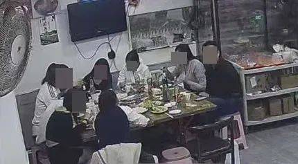 租用足球平台
_事发大连!男子带10名女子烧烤店就餐租用足球平台
,结果…太过分了!