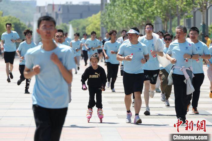 皇冠信用盘需要押金吗
_南京邮电大学五千余师生校友奔跑校园“薪火传·踏歌行”