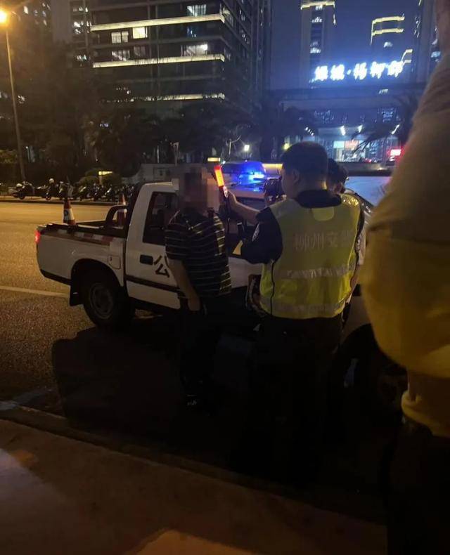 皇冠登3代理申请_六旬男子骑车被越野车撞飞皇冠登3代理申请，女儿发帖：肇事司机是退休法官