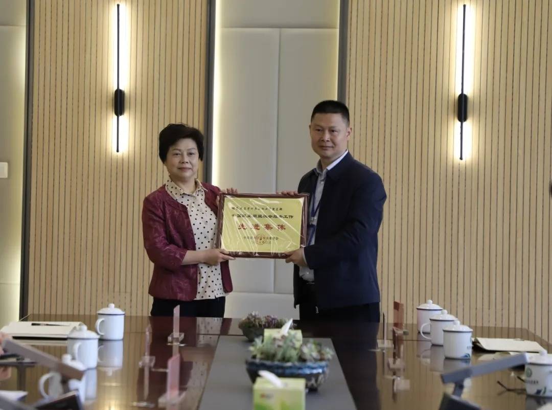 皇冠信用在线申请_贵州省政协副主席、民盟贵州省委主委冉霞到贵州农职院调研