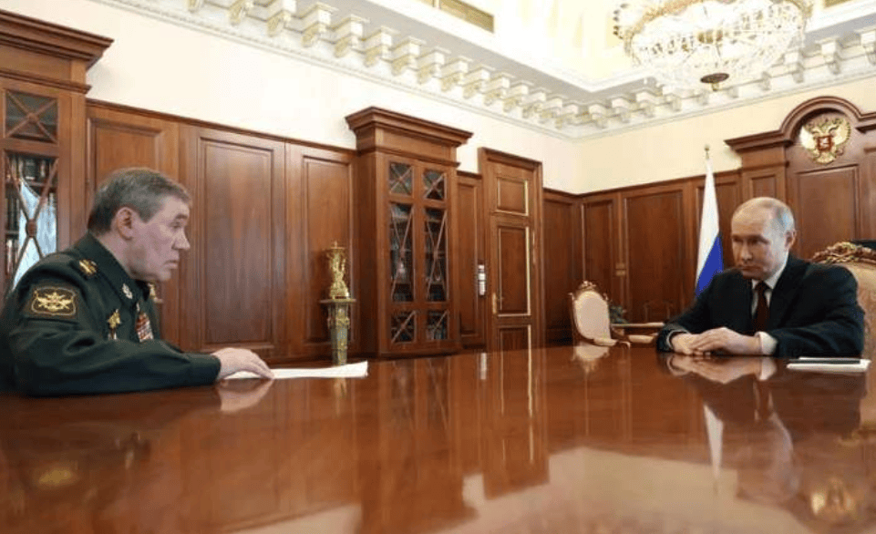 皇冠体育App下载_金灿荣：特朗普小瞧普京了皇冠体育App下载，还发“最后通牒”，很傻很天真