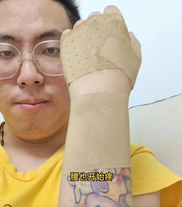 皇冠足球平台代理
_男子全职带娃患产后抑郁现已离婚,呼吁关注理解产后抑郁