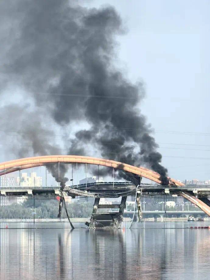 怎么开皇冠信用
_顺义潮白河大桥附近双向断路怎么开皇冠信用
!应急管理部门称受损原因待勘验