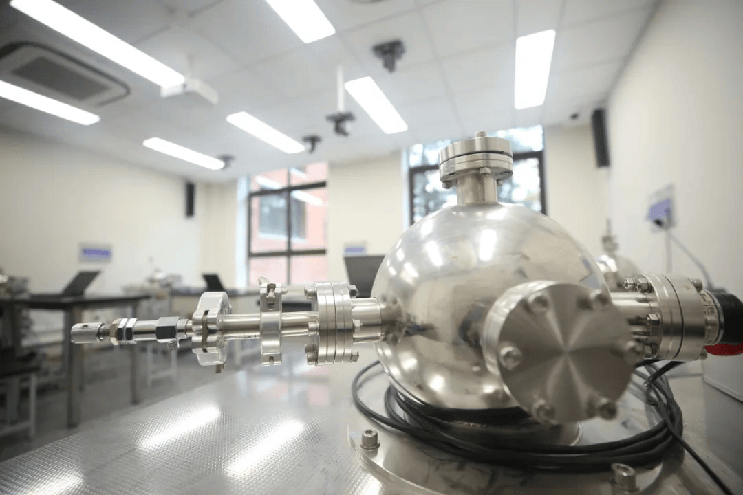 皇冠足球平台在哪里注册
_校友伉俪捐赠10亿元皇冠足球平台在哪里注册
!成立复旦大学学敏高等研究院