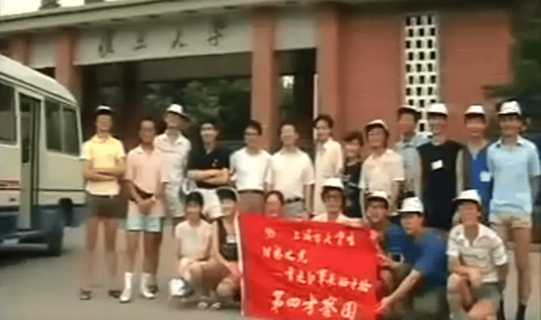 皇冠足球平台在哪里注册
_校友伉俪捐赠10亿元皇冠足球平台在哪里注册
!成立复旦大学学敏高等研究院