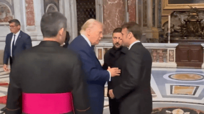 皇冠登一登二登三区别
_再续“握手之战”?美媒:马克龙与特朗普在梵蒂冈会面皇冠登一登二登三区别
,“一次没握,一次握手时间很长且力度十足”