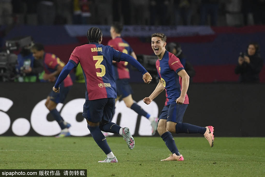 皇冠信用网怎么申请
_巴塞罗那更衣室狂欢:年轻一代的胜利派对