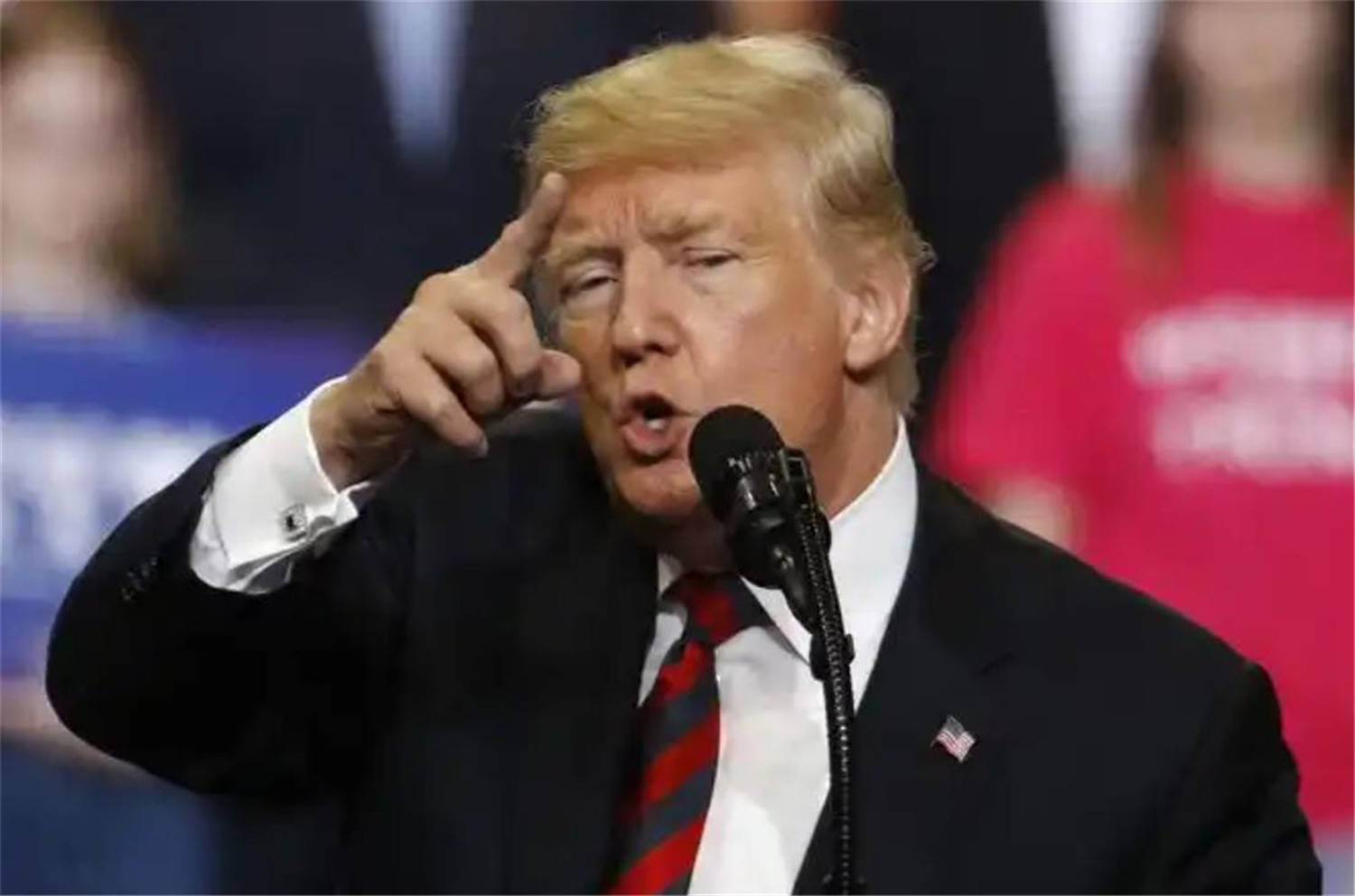 皇冠信用网会员开户
_中方偏不上谈判桌皇冠信用网会员开户
,特朗普被逼急,对华态度大变,一点办法都没有