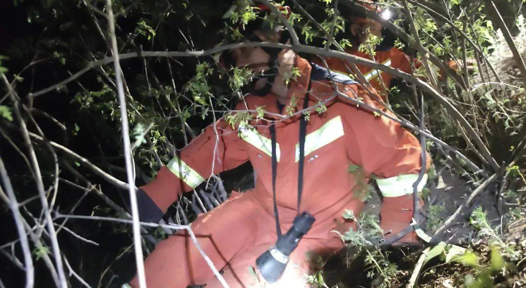 怎么开皇冠信用盘
_北京一女子带娃爬野山怎么开皇冠信用盘
,儿子“知难而退”,母亲深夜被困山顶悬崖!