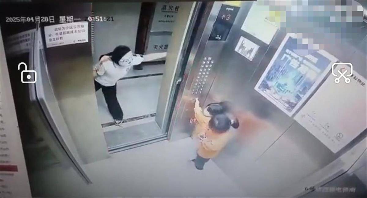 皇冠信用盘在哪里开通
_“面具女孩”多次恐吓电梯内两幼童皇冠信用盘在哪里开通
,当事女孩及家长道歉后获谅解