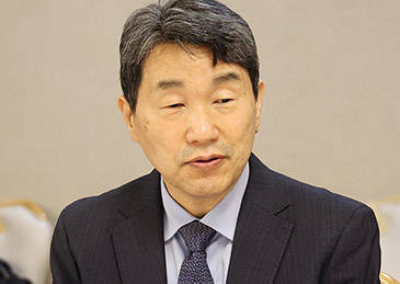 足球外围买球网站
_韩德洙、崔相穆相继辞职足球外围买球网站
!韩国代总统将由李周浩担任