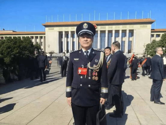 皇冠信用盘开户
_苏州民警严方:840余万枚指纹、9000余起案件皇冠信用盘开户
,他在方寸间寻找真相